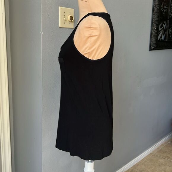 White House Black Market tank - Picture 2 of 5